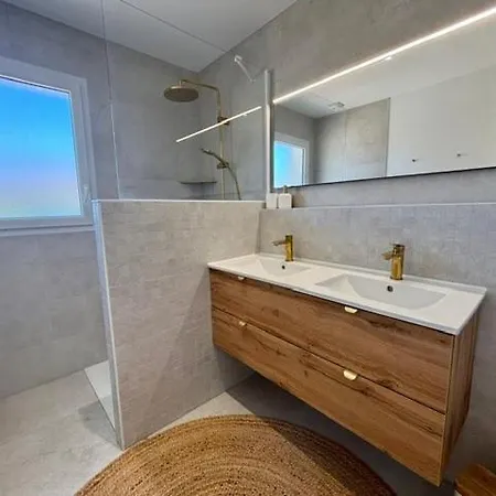 Villa Cote&lac New With Heated Pool And Summer Bar, Sleeps 8
