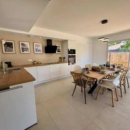 Cote&lac New With Heated Pool And Summer Bar, Sleeps 8 *