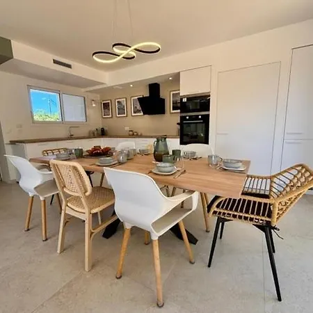 Cote&lac New With Heated Pool And Summer Bar, Sleeps 8